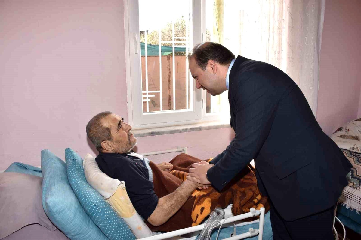 Aydın İl Sağlık Müdürü Evde Sağlık Hizmetleri Birimi\'ndeki Hastaları Ziyaret Etti