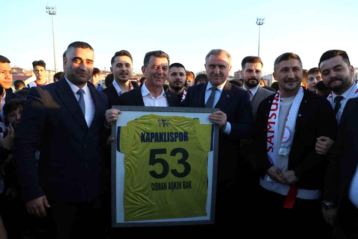 Gençlik ve Spor Bakanı Osman Aşkın Bak, Kapaklı\'da spor kulübünün açılışına katıldı