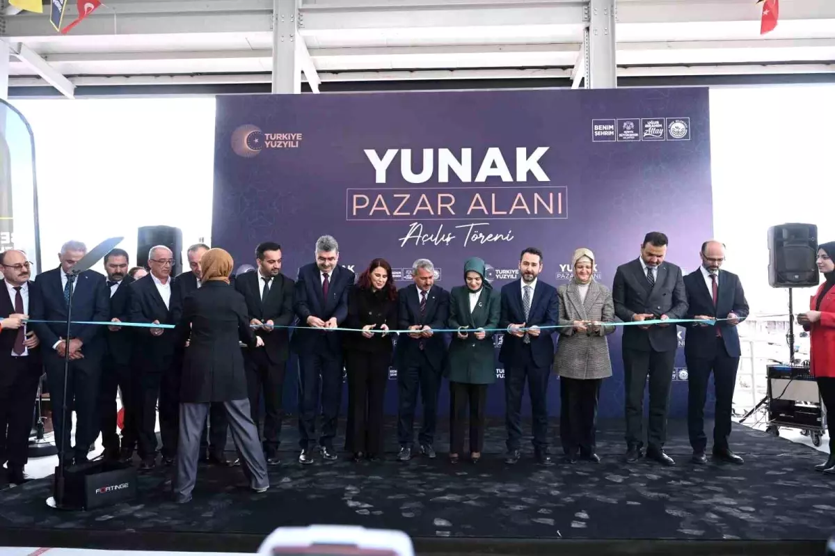 Konya Yunak ilçesinde kapalı pazar alanı açıldı