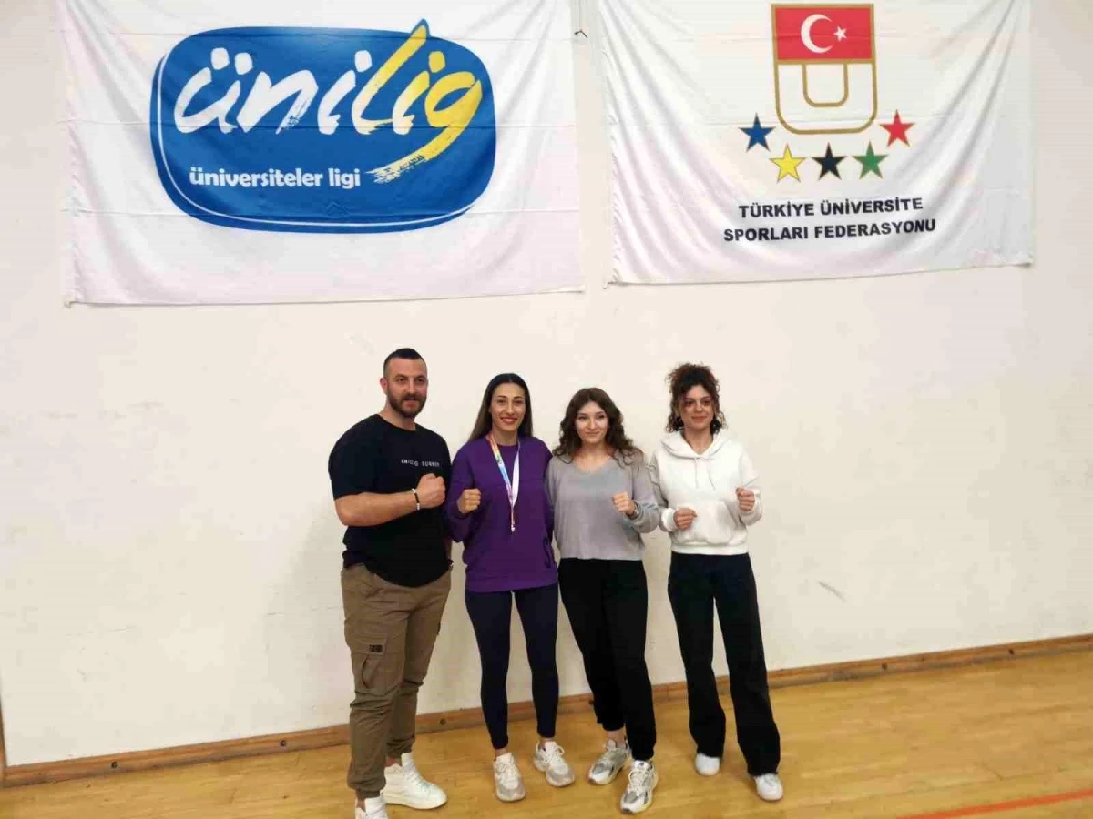 Milli Sporcu Nefise Atalay, Muaythai Üniversiteler Türkiye Şampiyonası\'nda Türkiye Şampiyonu Oldu