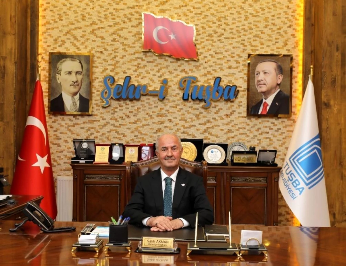 Van\'ın Tuşba Belediye Başkanı Salih Akman Berat Kandili\'ni kutladı
