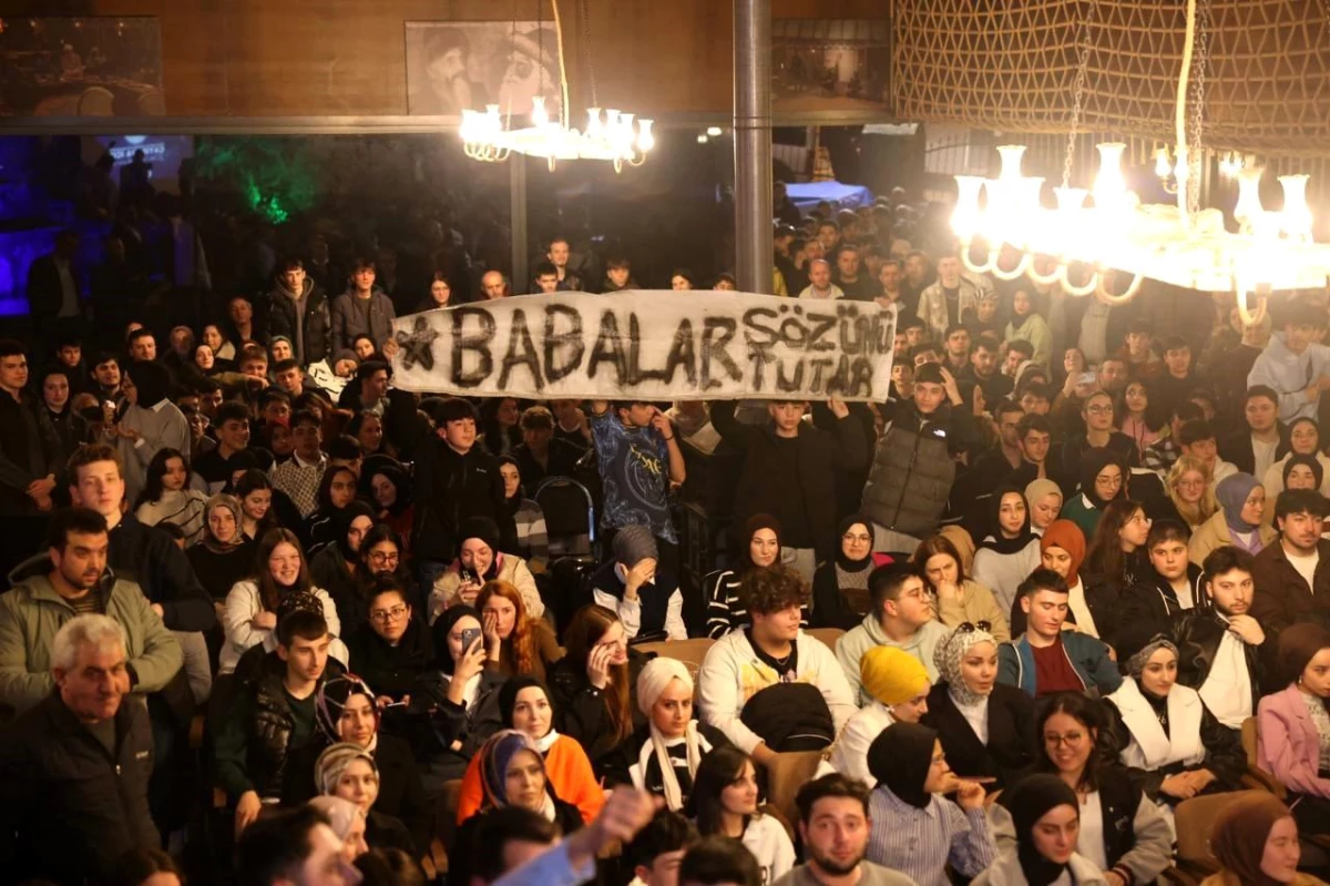 Çayırova Belediye Başkanı Gençlere YKS Sınav Ücreti ve Üniversite Bursu Müjdesi Verdi