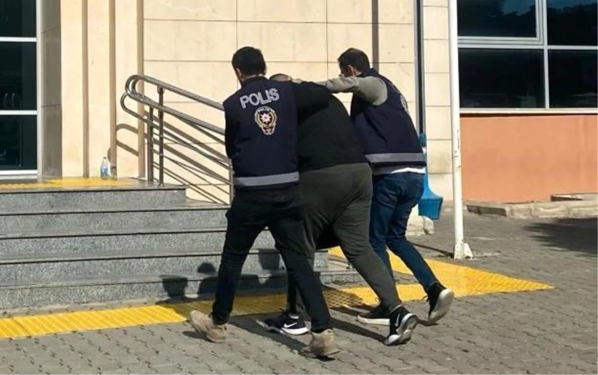 Çeşme\'de 10 düzensiz göçmen yakalanırken, 1 göçmen kaçakçısı organizatörü tutuklandı
