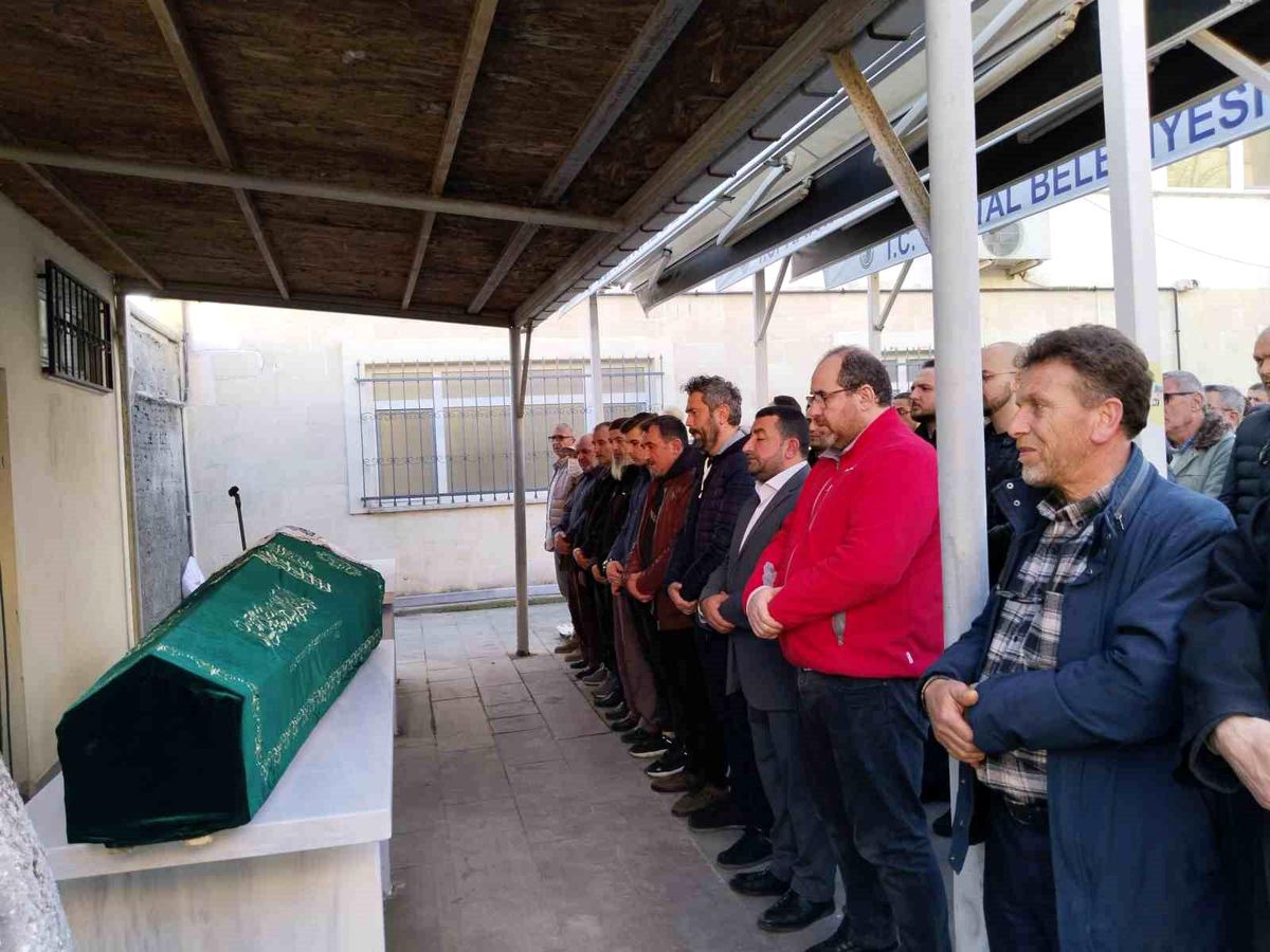 Ümraniye\'de silahlı bir şahıs, eşi ve iki kızını öldürdü