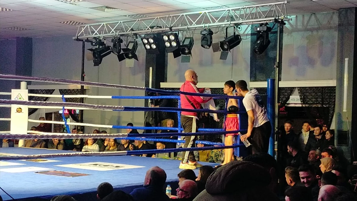 Dünya Thai Boks K-1 Şampiyonlar Gecesi Kaynaşlı\'da düzenlendi