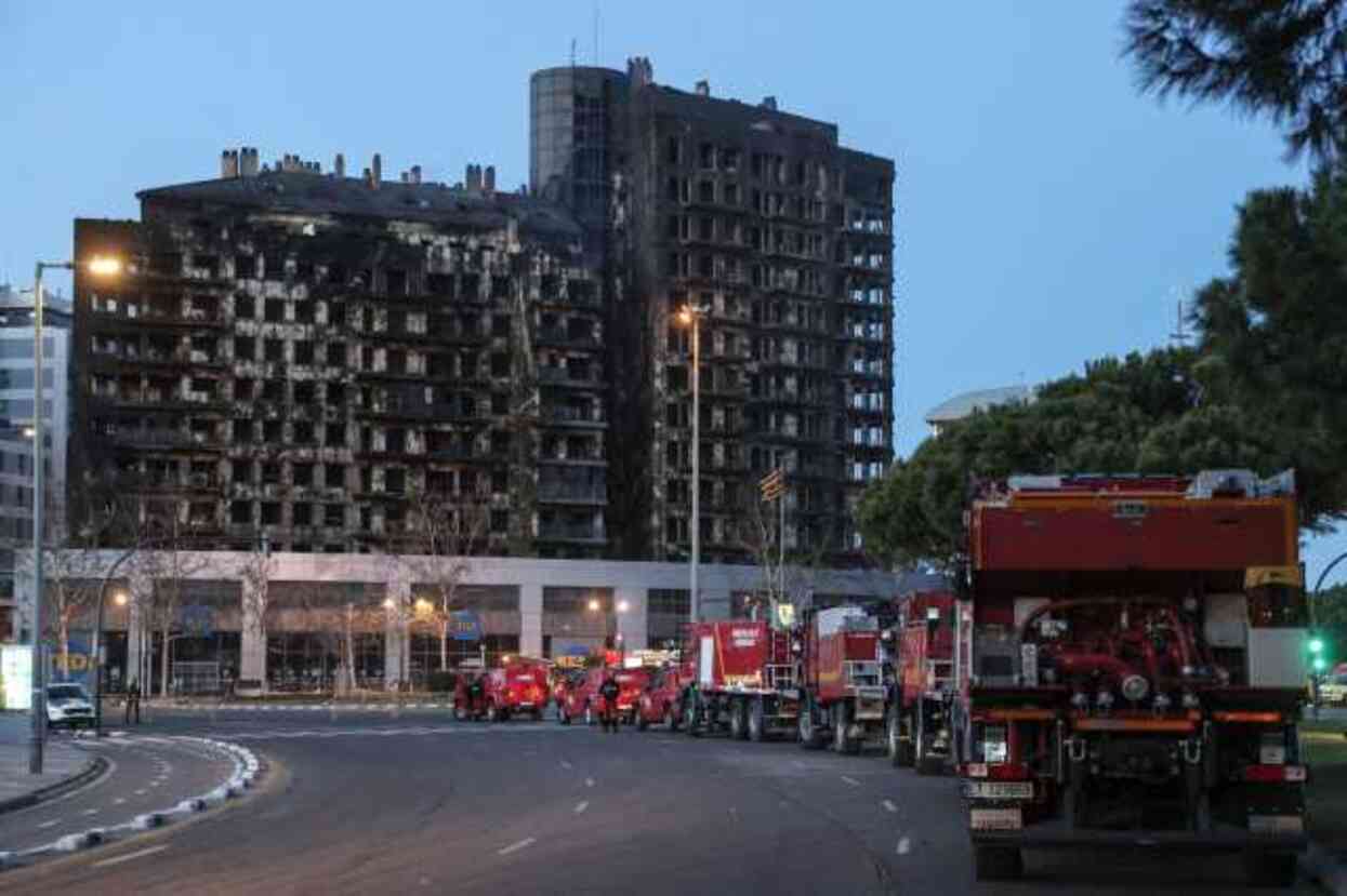 İspanya'da apartman yangınında can kaybı 10'a çıktı İspanya'da apartman yangınında can kaybı 10'a çıktı