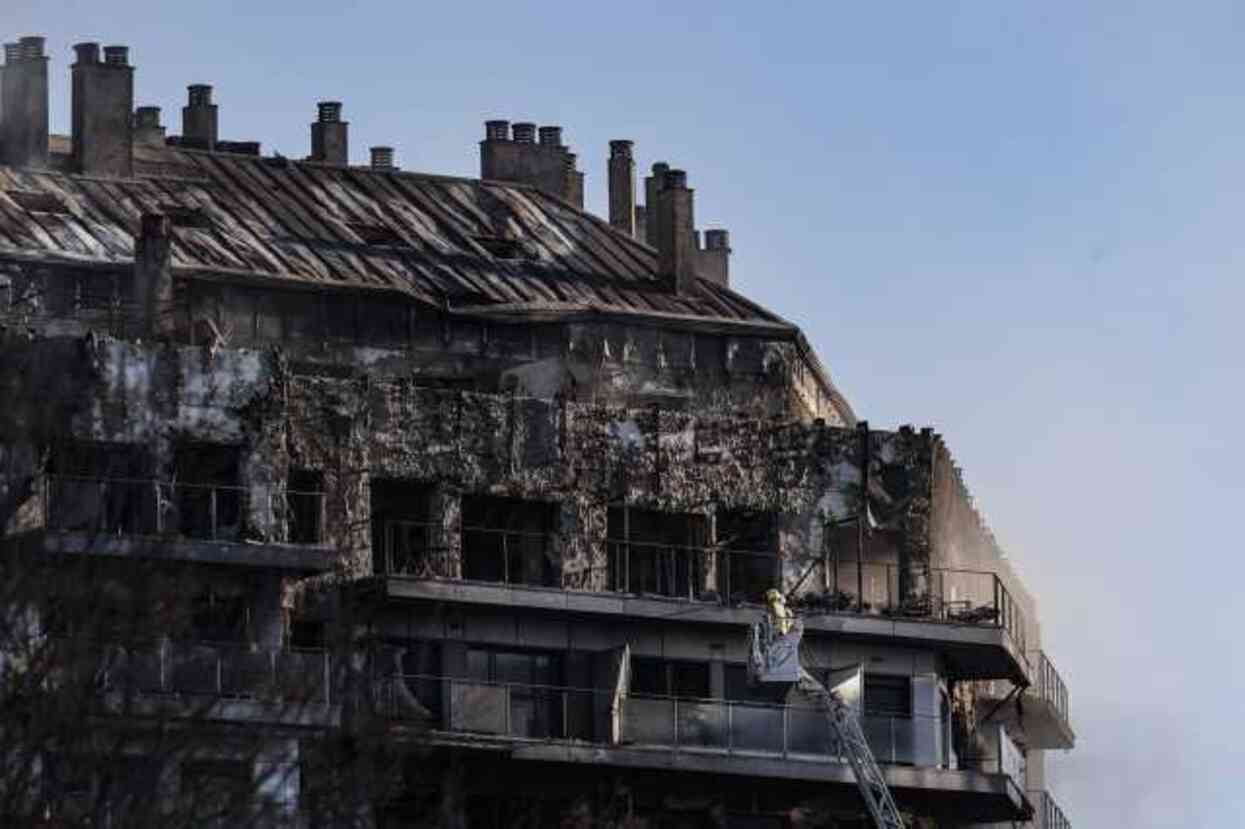 İspanya'da apartman yangınında can kaybı 10'a çıktı İspanya'da apartman yangınında can kaybı 10'a çıktı