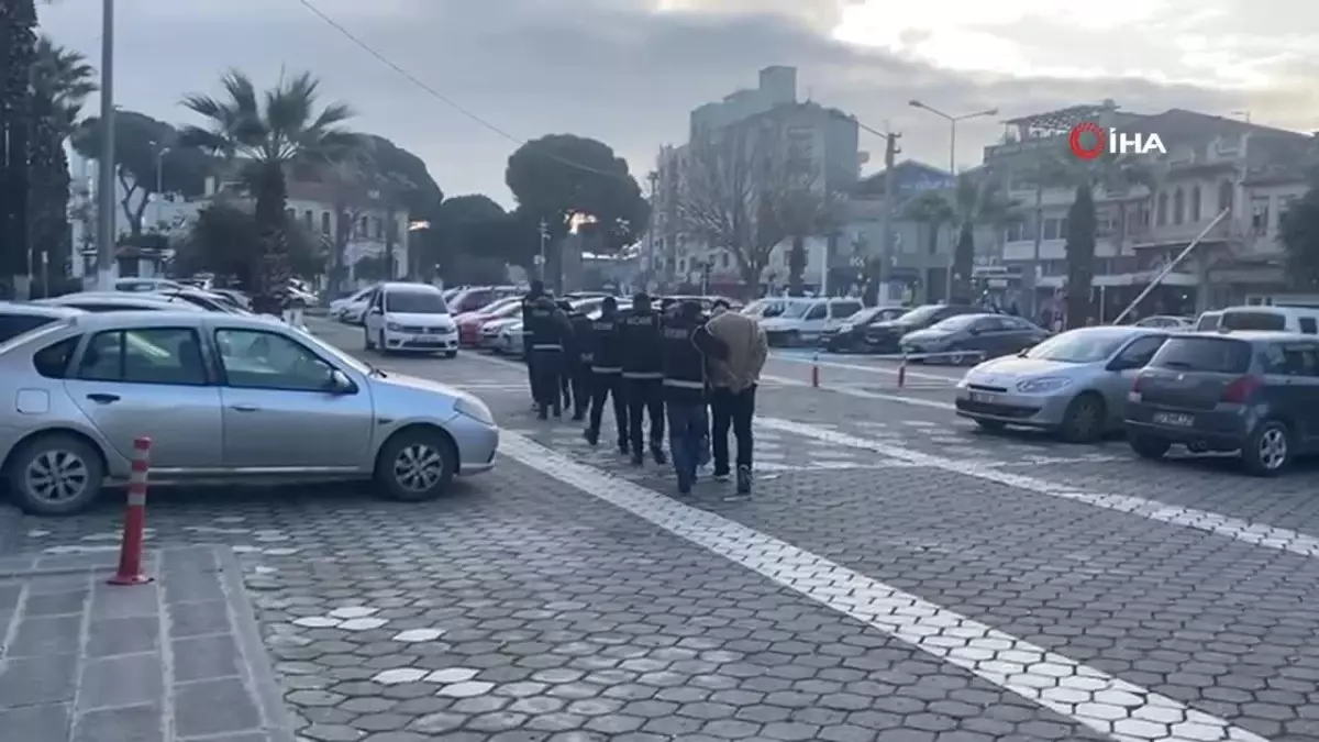 İzmir\'de tefecilik operasyonu: 5 gözaltı