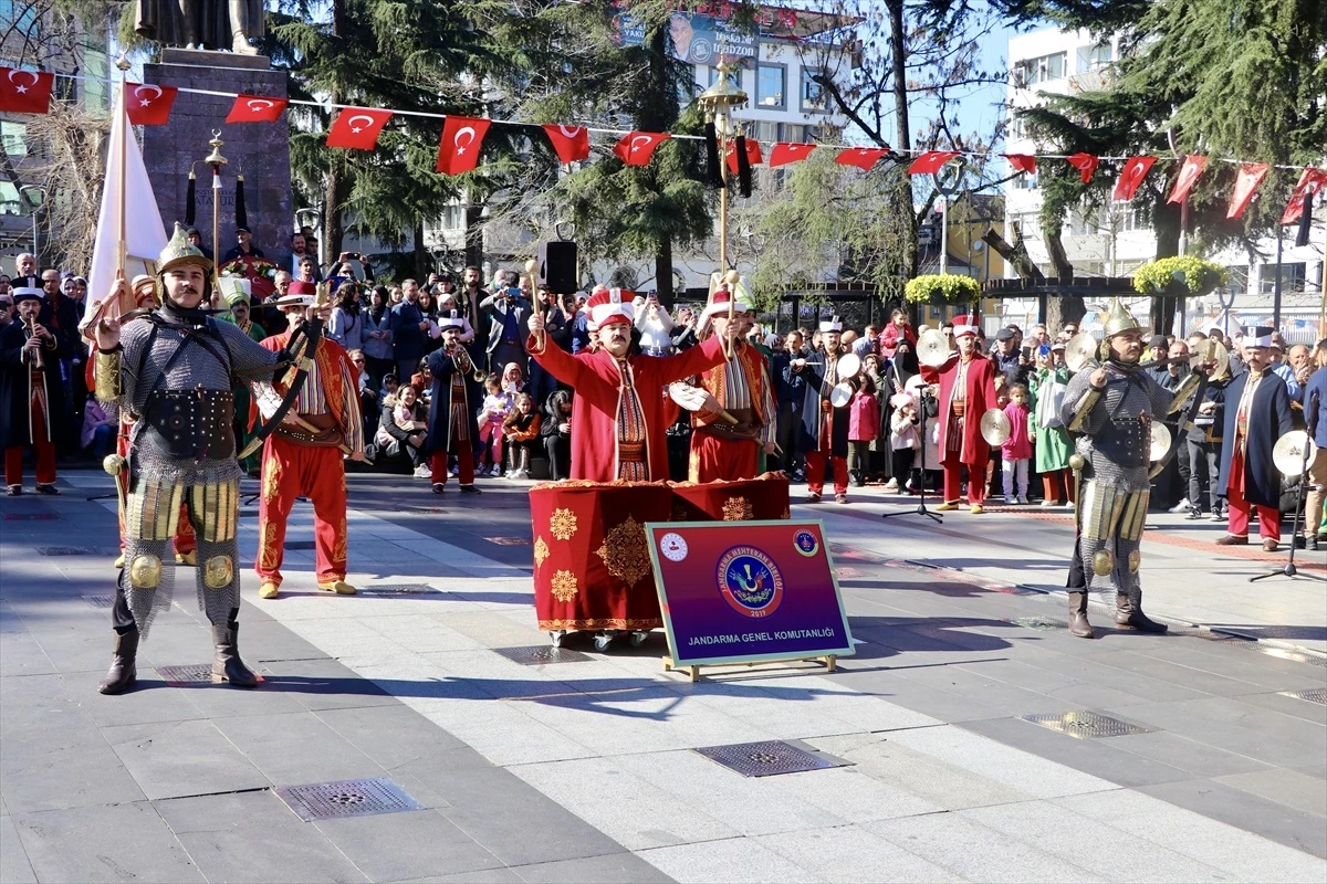 Jandarma Genel Komutanlığı Mehteran Birliği, Trabzon\'un düşman işgalinden kurtuluşunun 106\'ncı yıl dönümü etkinlikleri kapsamında konser verdi