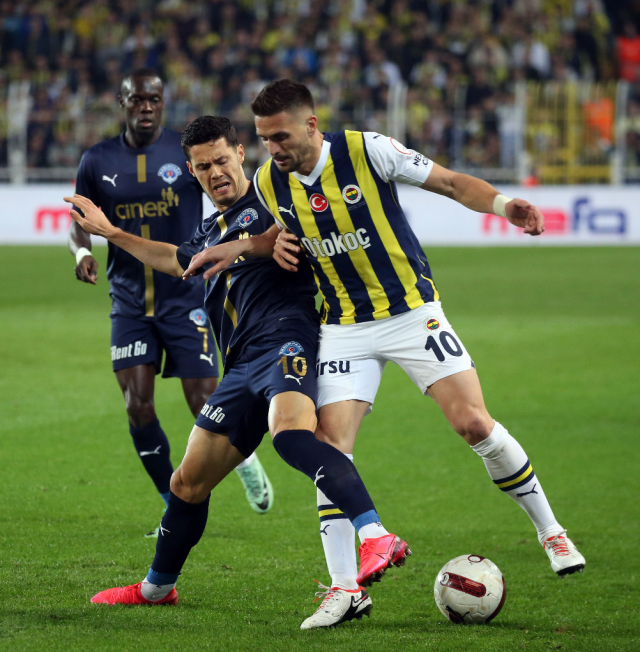 Kadıköy'de nefes kesen maç! Fenerbahçe, Kasımpaşa'yı geriden gelip yendi