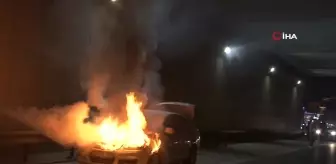 Kadıköy'de otomobil alevlere teslim oldu
