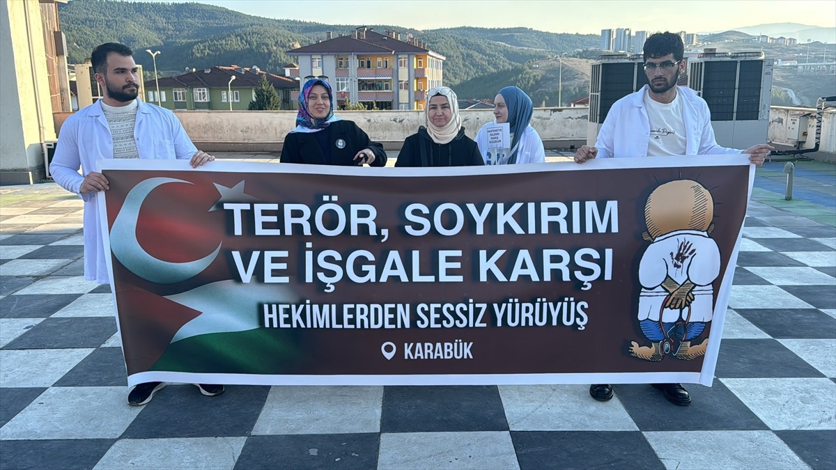 Karabük\'te hekimler ve sağlık çalışanları İsrail\'in Gazze\'ye yönelik saldırılarını protesto etti