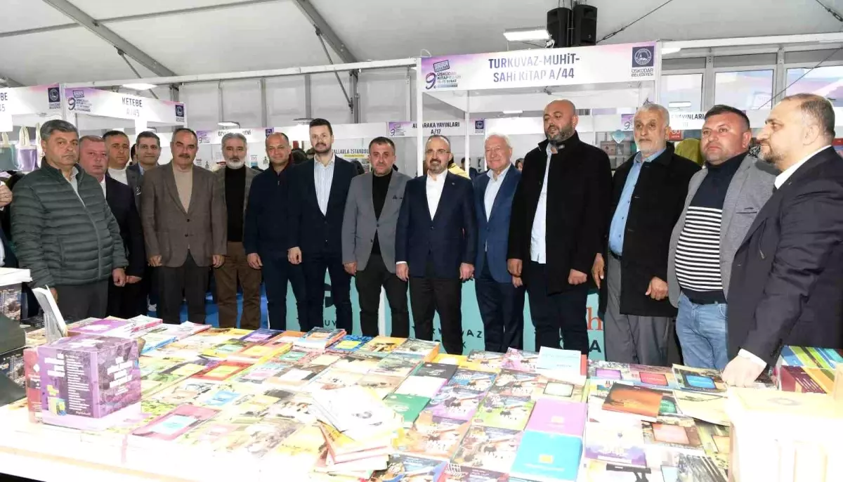 Lapseki Belediye Başkanı Eyüp Yılmaz, Bülent Turan\'ın kitap imza günü etkinliğine katıldı