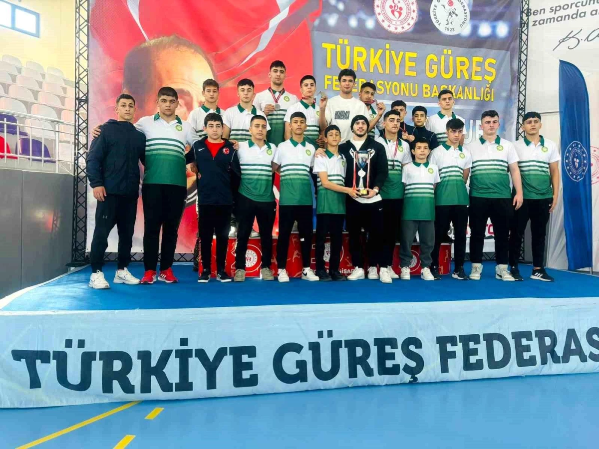 Manisa Büyükşehir Belediyespor Güreş Takımı 6 Madalya Kazandı