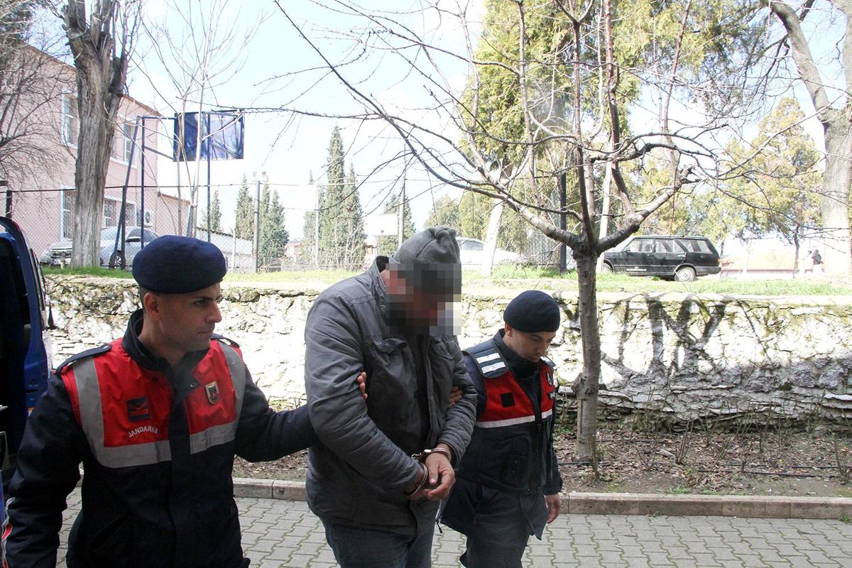 Manisa\'da alkollü tır sürücüsü gençleri ezdi, bir kişi hayatını kaybetti