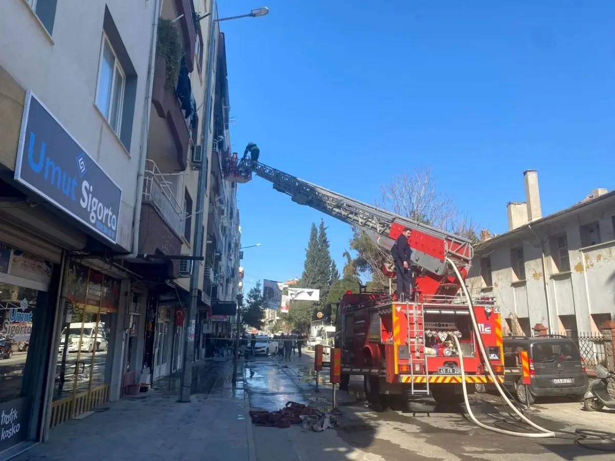 Manisa\'da arkadaşını ziyarete giden genç kız yangında hayatını kaybetti