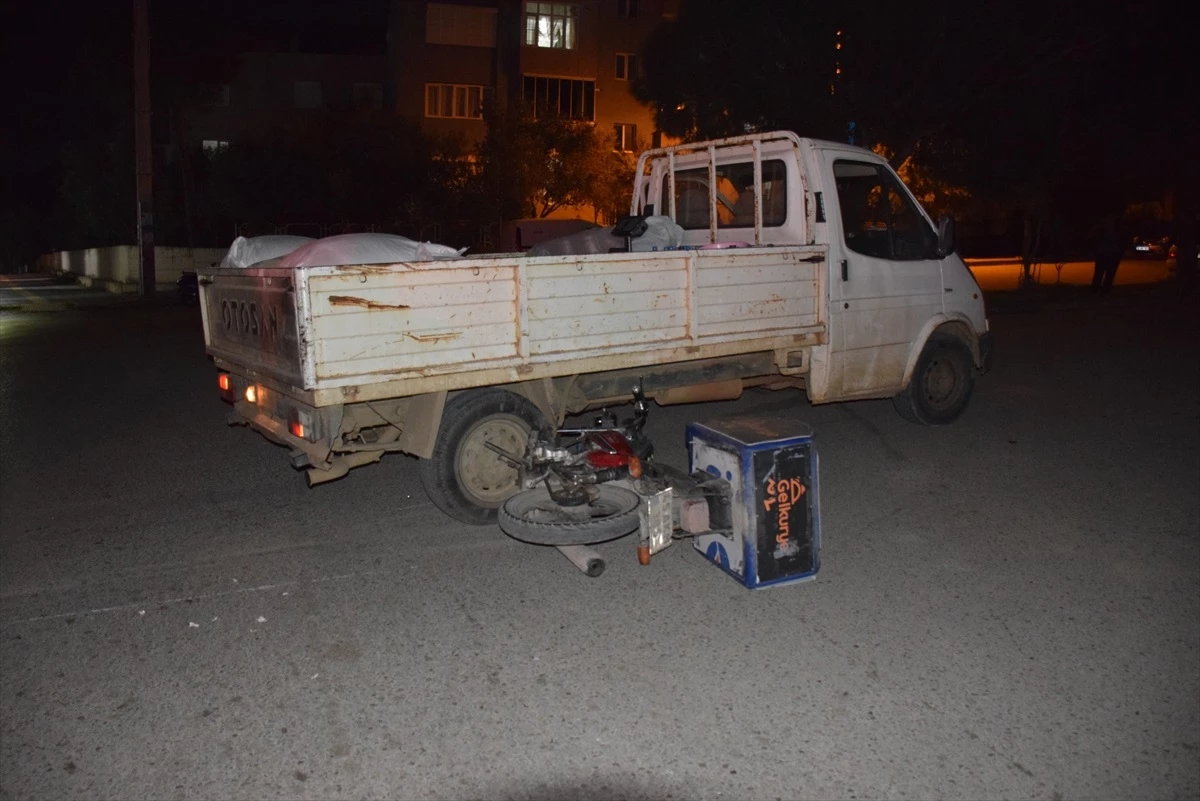 Turgutlu\'da kamyonetle çarpışan motosiklet sürücüsü yaralandı