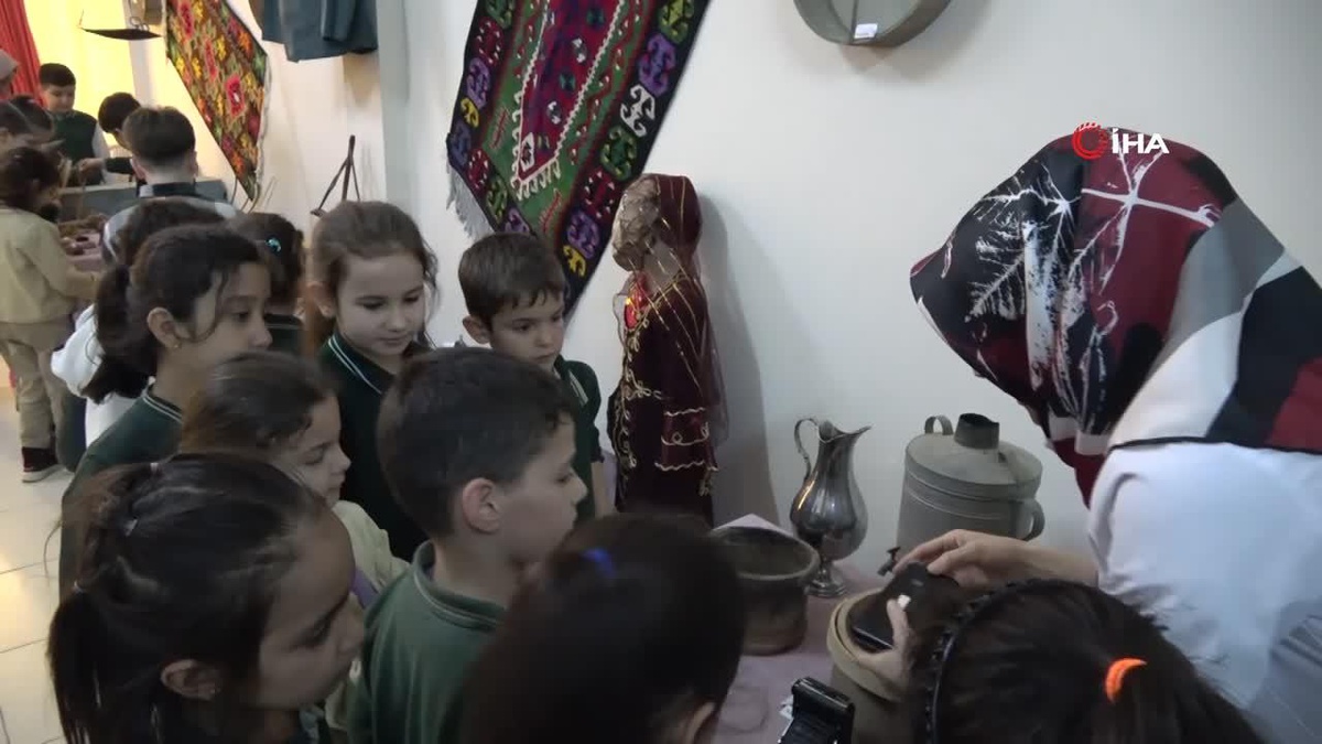 Okuldaki tarihi sergi öğrencileri geçmişe götürüyor