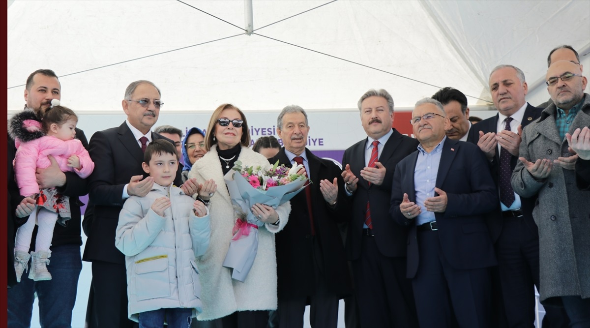 Özhaseki: Vatanın birliği, dirliği, bütünlüğü, ezanı, bayrağı ise hepimiz bir olmalıyız