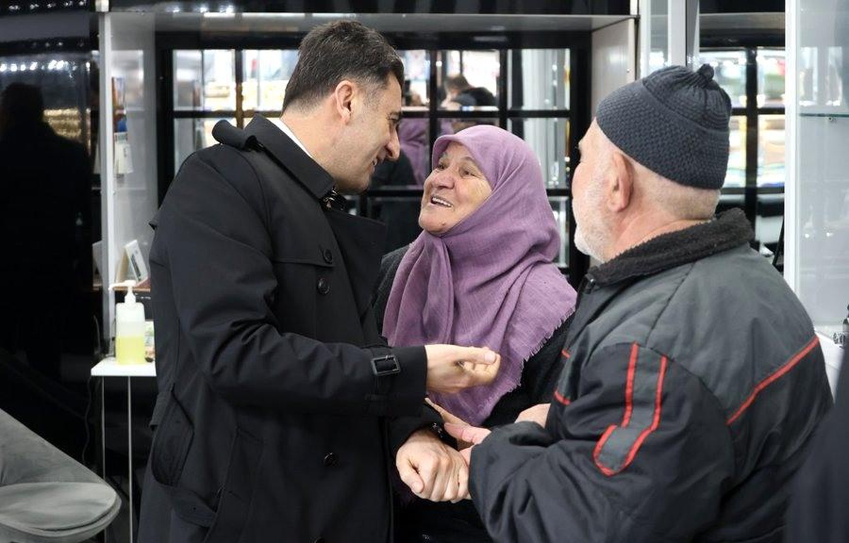 Bilecik Valisi Şefik Aygöl, sabah yürüyüşünde vatandaşlarla bir araya geldi