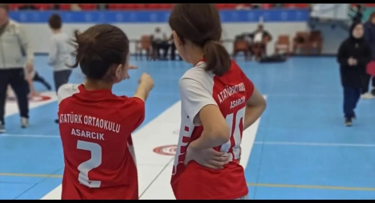 Samsun\'da Floor Curling müsabakalarında Asarcık Atatürk Ortaokulu takımı başarılı oldu
