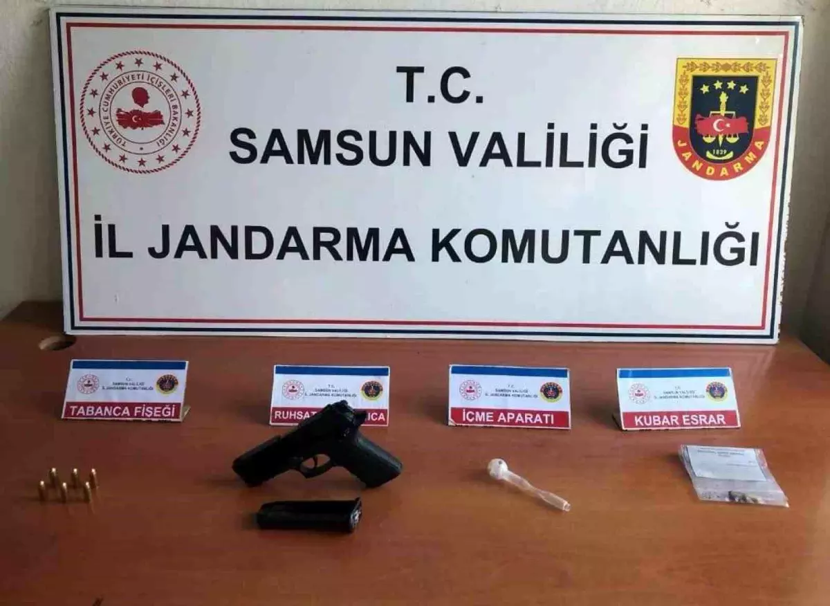 Samsun\'da jandarma ekipleri araçta uyuşturucu ve silah ele geçirdi