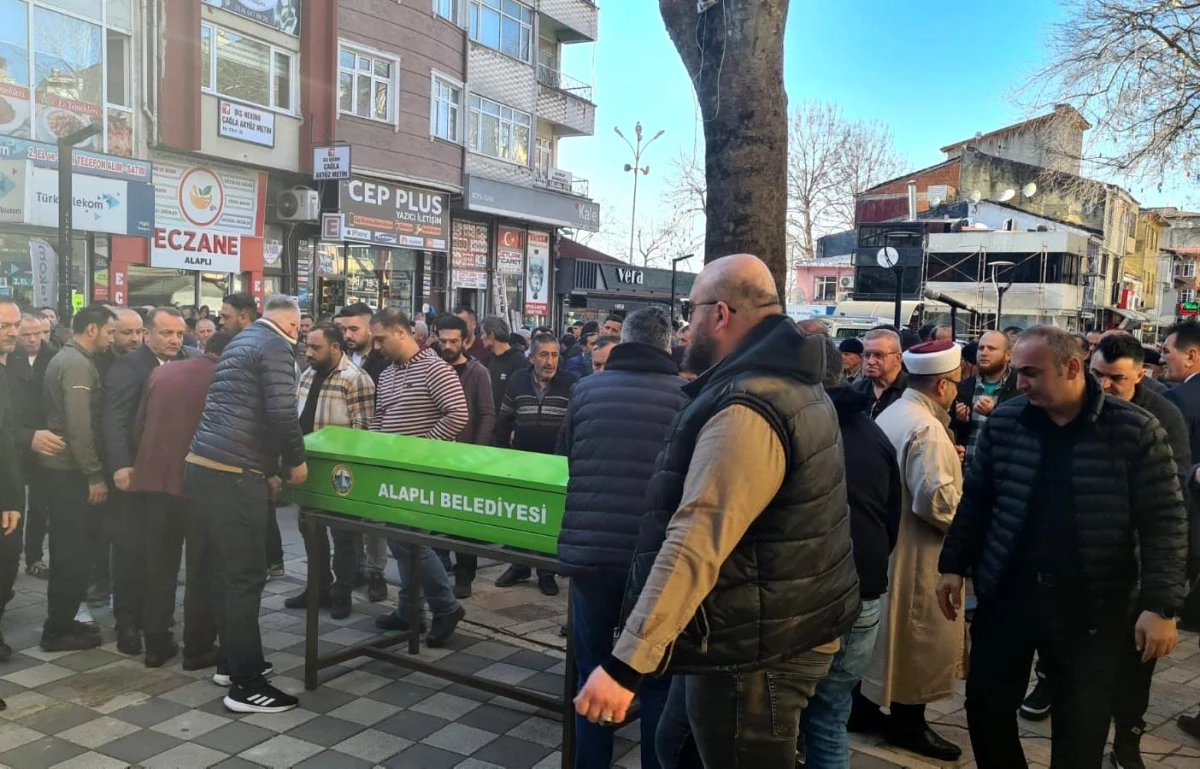 Zonguldak\'ın Alaplı ilçesinde tartışma sonucu bıçaklanan adam toprağa verildi