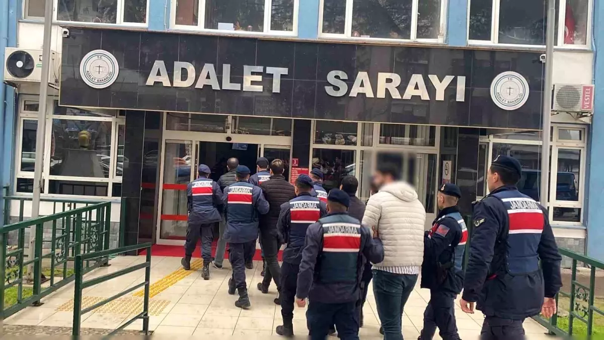 Balıkesir\'de tefecilik ve tehdit suçundan 4 kişi tutuklandı