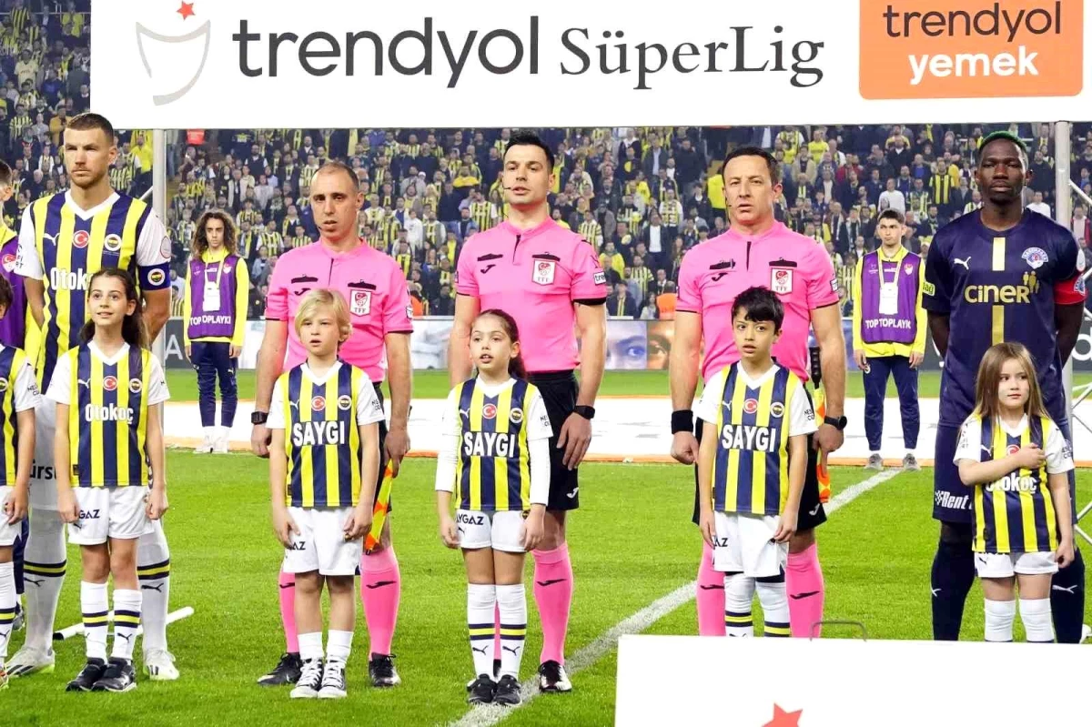 Fenerbahçe ile Kasımpaşa arasında 27. hafta mücadelesi başladı