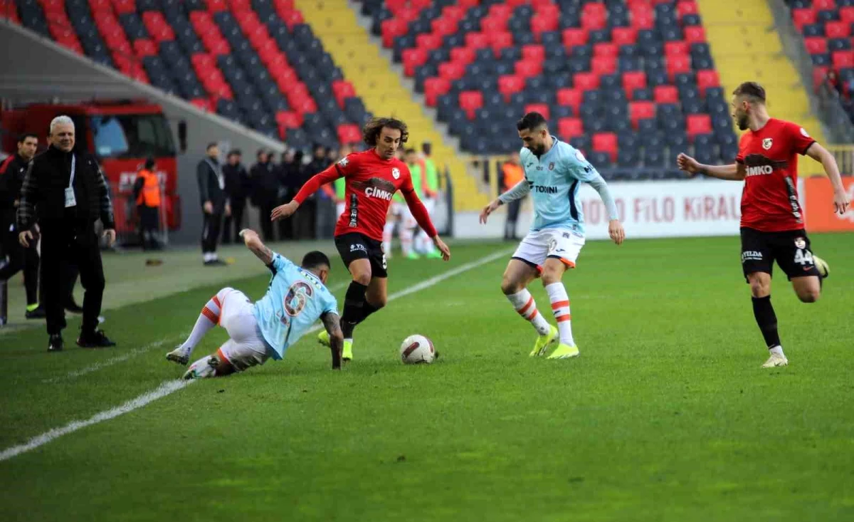 Gaziantep FK, evinde Başakşehir\'e 2-0 mağlup oldu