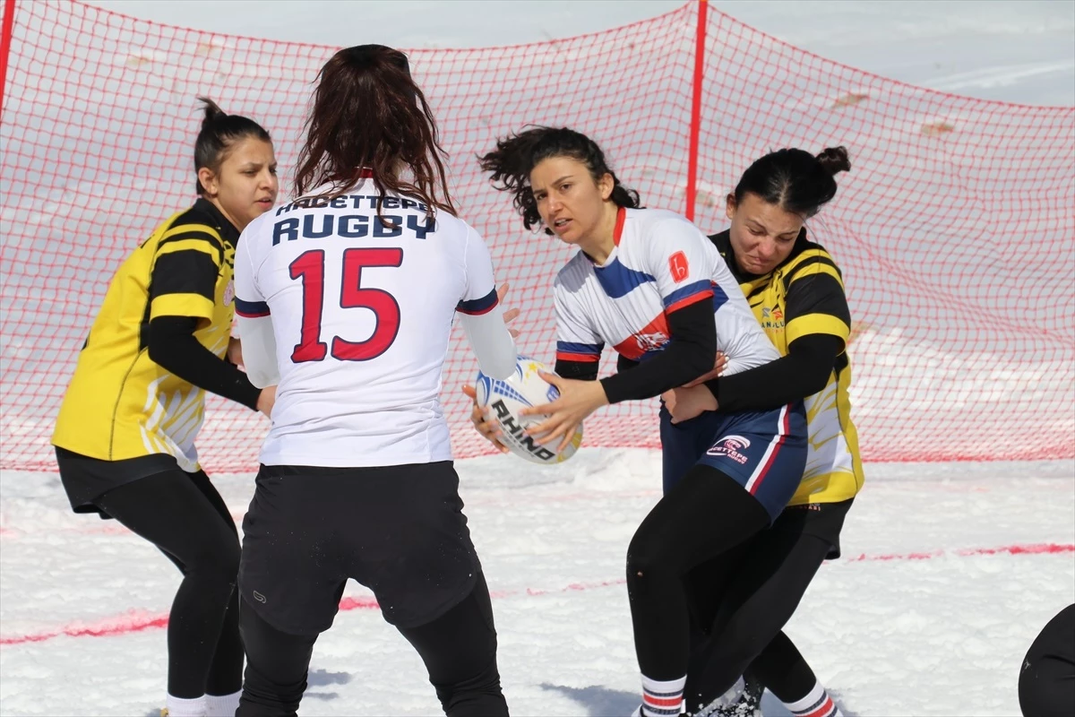 Türkiye\'de ilk defa düzenlenen \'Kar Ragbi Şampiyonası\' Isparta\'da başladı