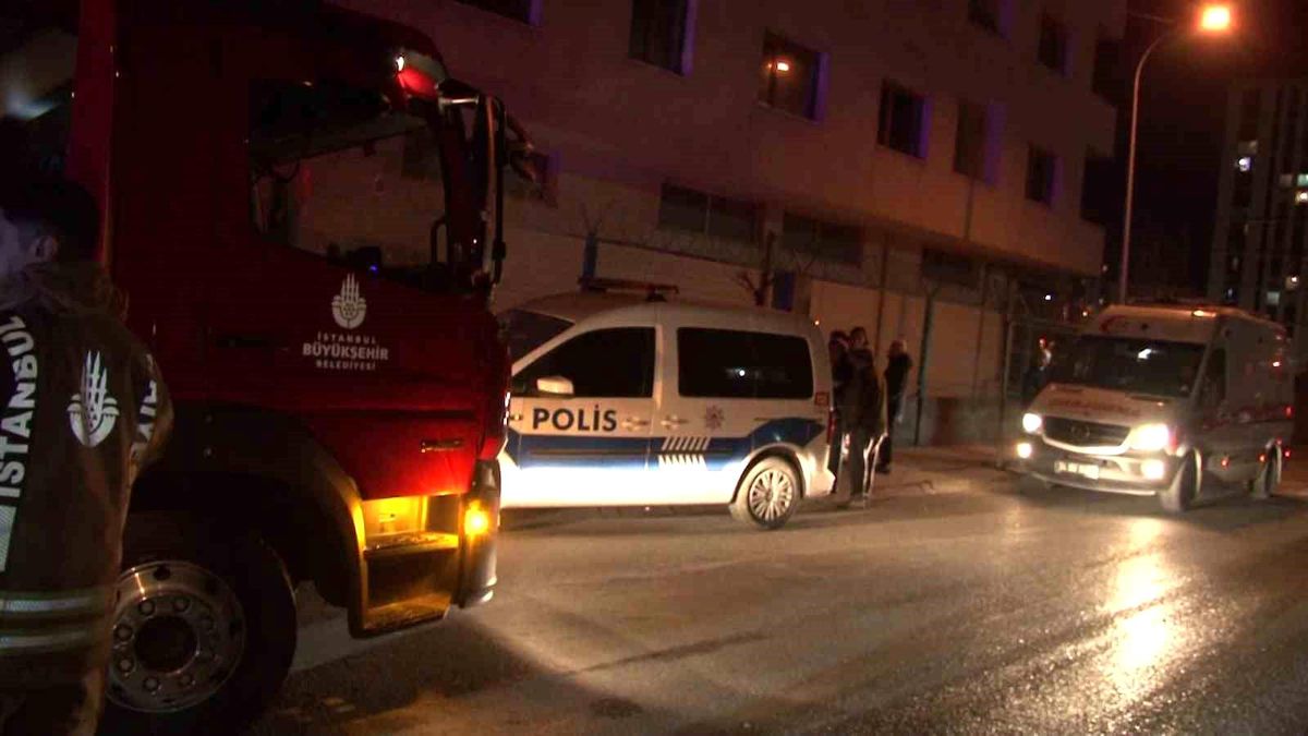 Ümraniye\'de elektrik trafosundan çıkan yangında 2 kişi dumandan etkilendi
