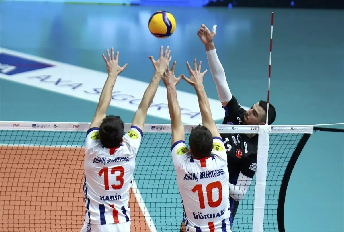 Halkbank, Bigadiç Belediyespor\'u 3-0 mağlup etti