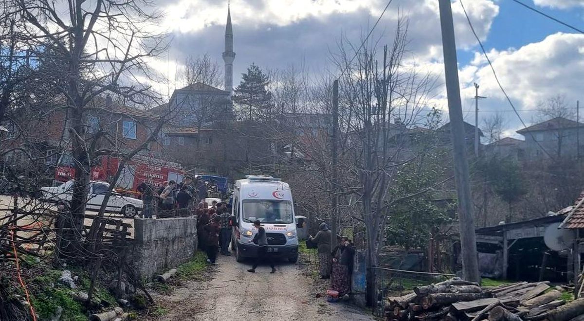 Düzce\'de köy evinde çıkan yangında 1 kişi yaralandı