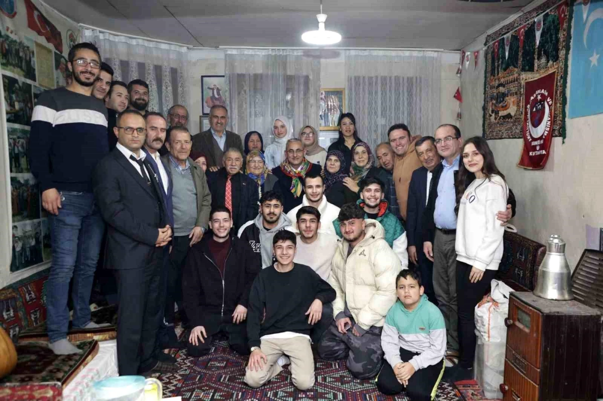 Kütahya Belediye Başkanı Alim Işık, Yörük ve Türkmenler Derneği\'nde Hemşehrileriyle Buluştu