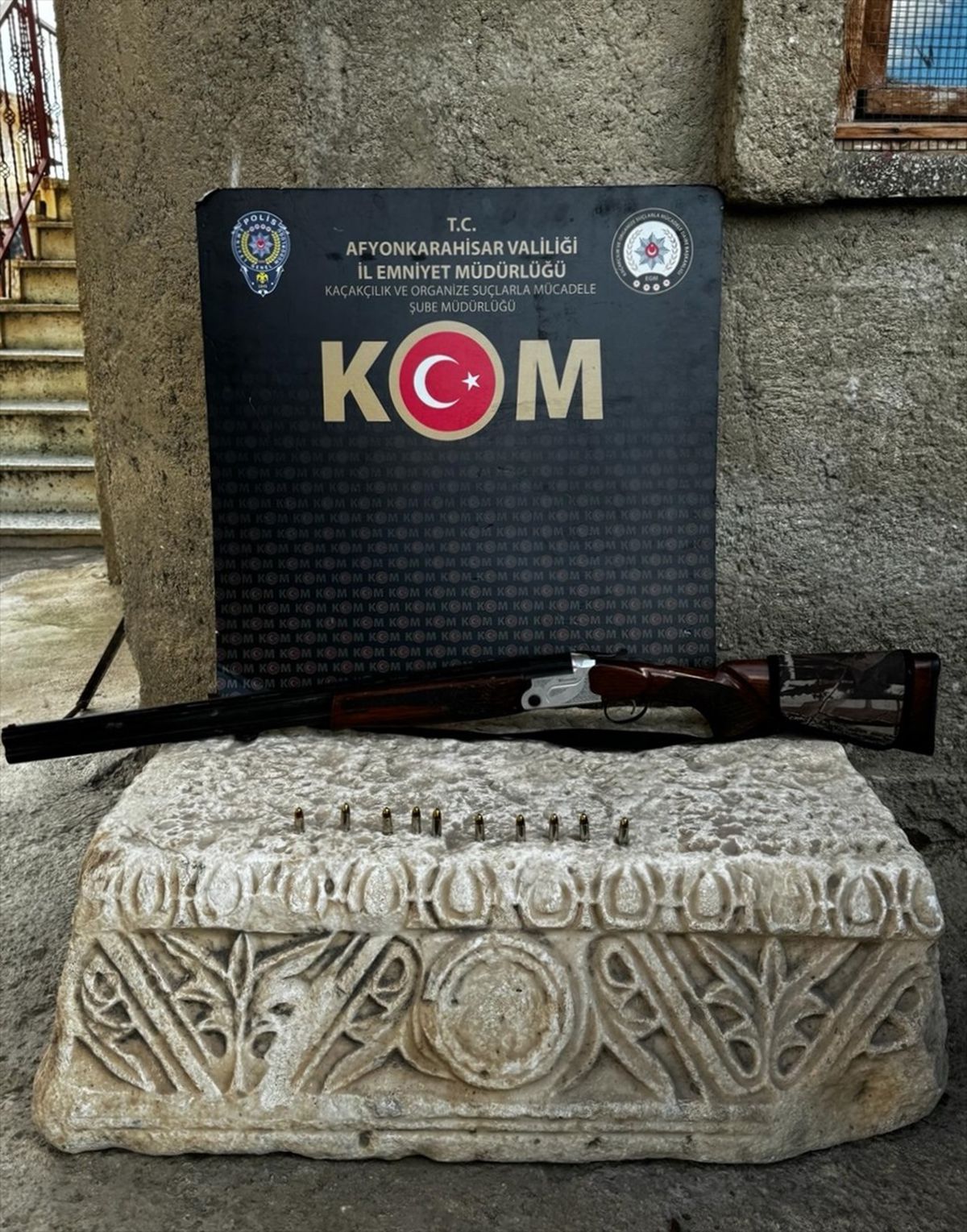Afyonkarahisar\'da tarihi eser kaçakçılığı operasyonunda 2 kişi gözaltına alındı