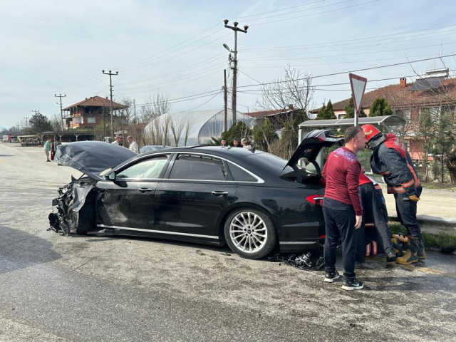 AK Parti Milletvekili Ali İnci'nin kullandığı araç ile hafif ticari araç çarpıştı! Kazada 5 kişi yaralandı