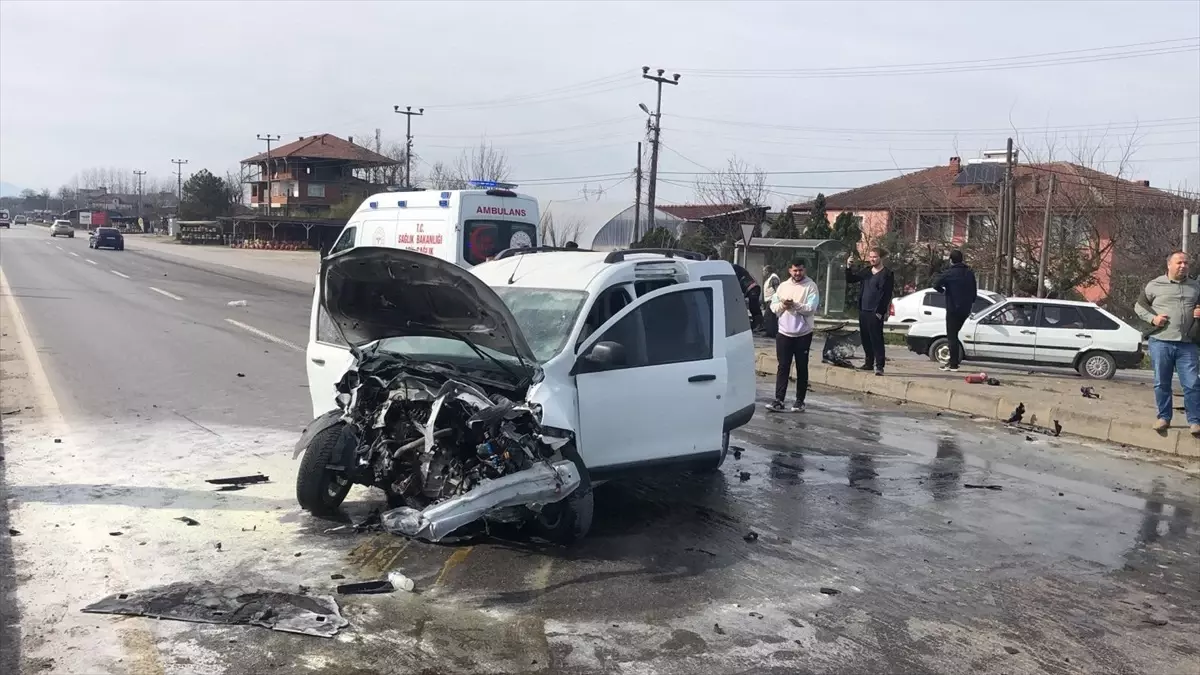 AK Parti Milletvekili Ali İnci dahil 5 kişi trafik kazasında yaralandı