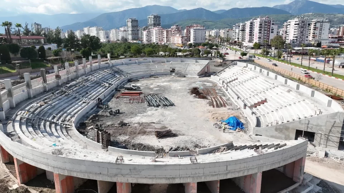 Antalya Kumluca Atatürk Stadyumu Yükseliyor
