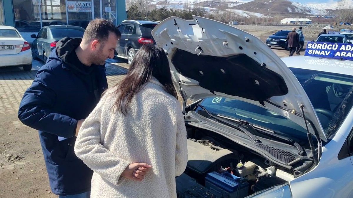 Erzurum Aşkale\'de Sürücü Adayları Direksiyon Sınavına Girdi