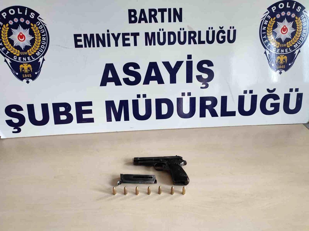 Bartın\'da Şok Uygulama: Ruhsatsız Tabanca Ele Geçirildi