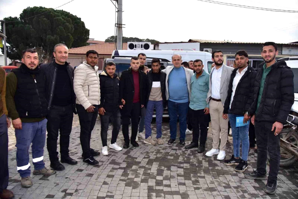 İncirliova Belediye Başkanı Aytekin Kaya, Acarlar Mahallesi\'nde çorba ikramında bulundu
