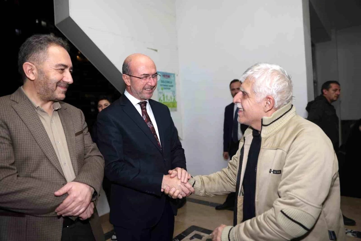 Konya Selçuklu Belediye Başkanı Ahmet Pekyatırmacı, Berat Kandili\'nde ilçe sakinleriyle buluştu