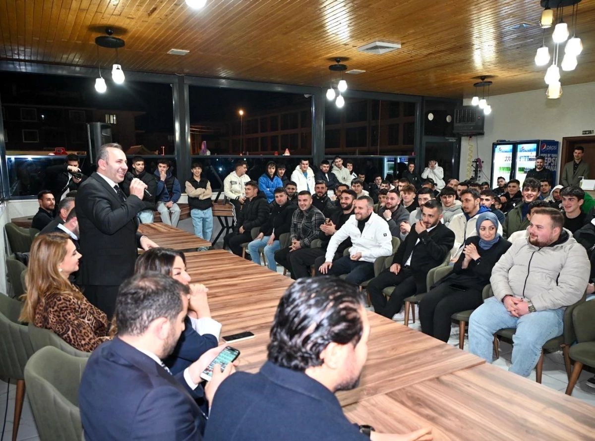 Yalova Belediye Başkanı Mustafa Tutuk Gençlerle Buluştu