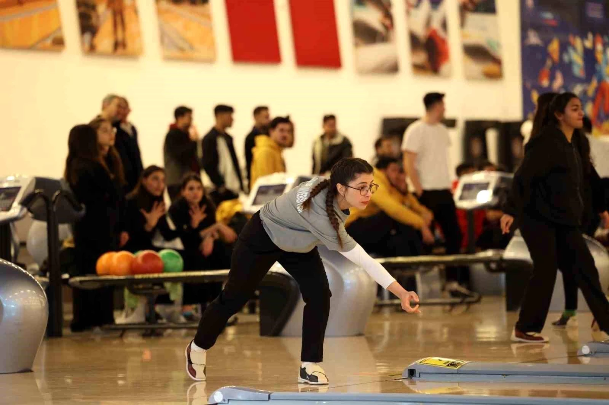 Bayburt Üniversitesi ÜniLig Bowling Şampiyonasında tüm madalyaları topladı