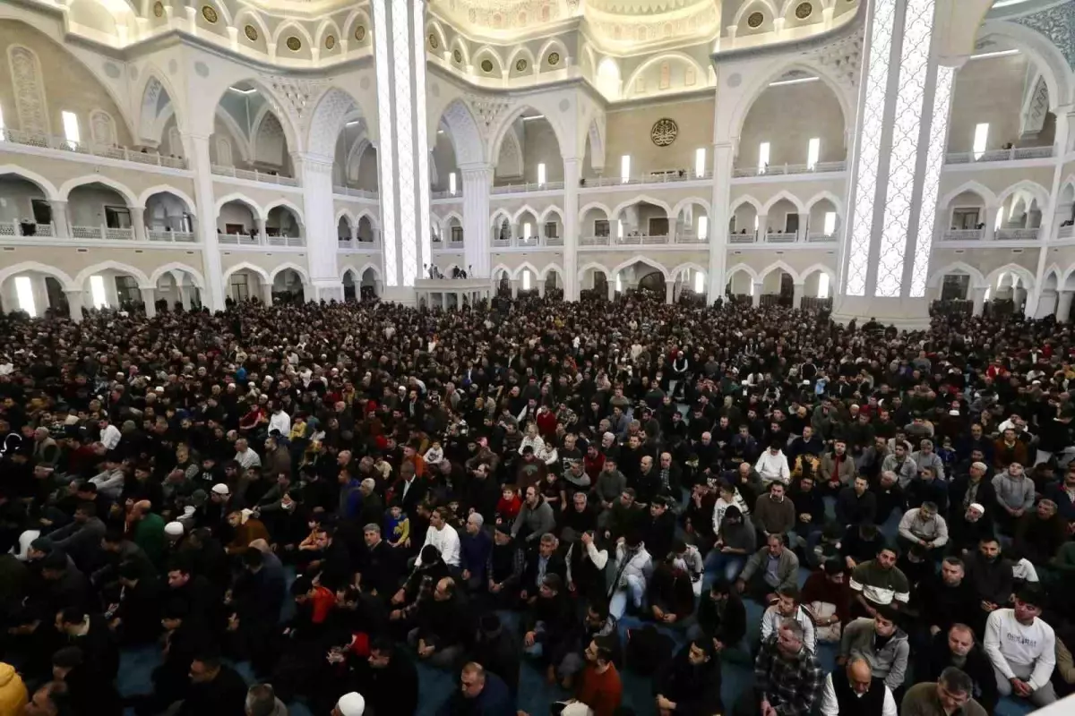 Şahinbey Millet Camii\'nde Berat Kandili Kutlamaları