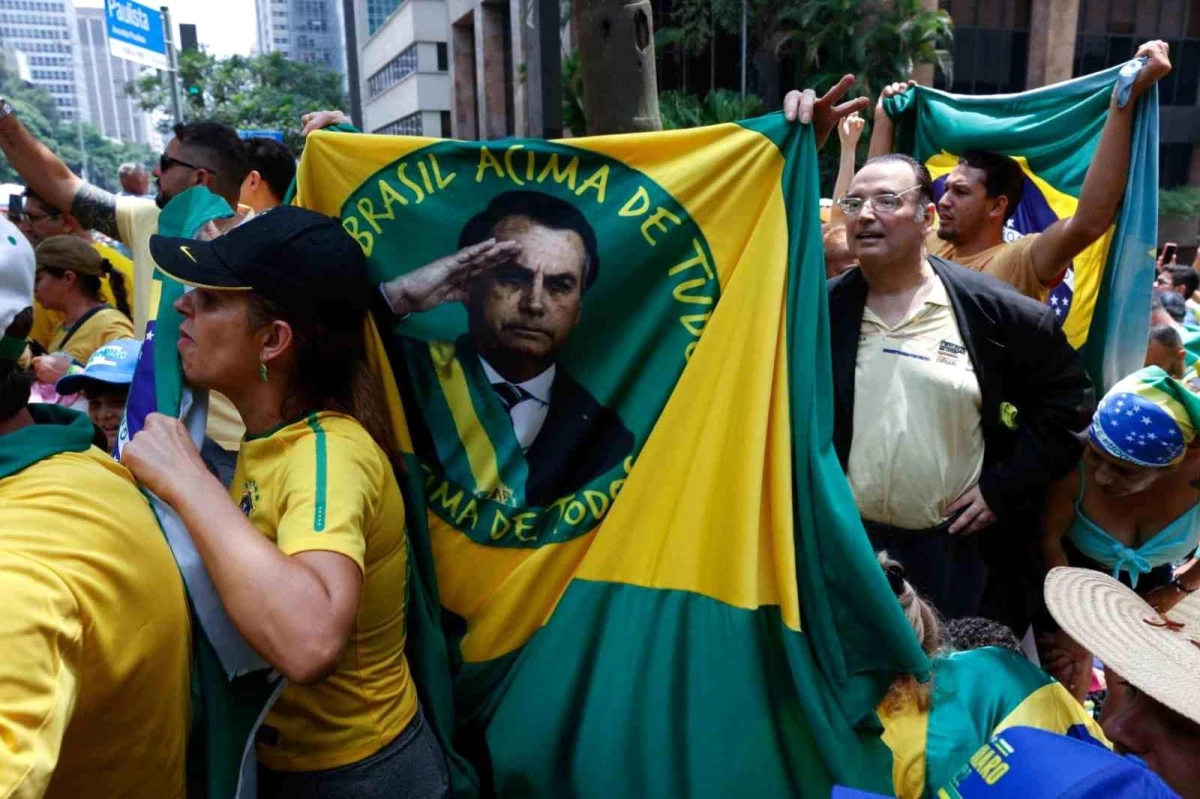 Brezilya\'da Binlerce Bolsonaro Destekçisi Protesto Etti