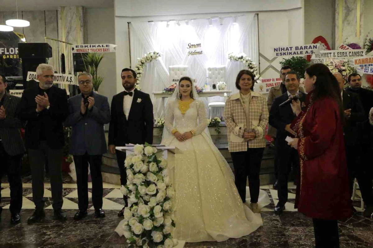 Diyarbakır\'da Büyük Katılımlı Düğün