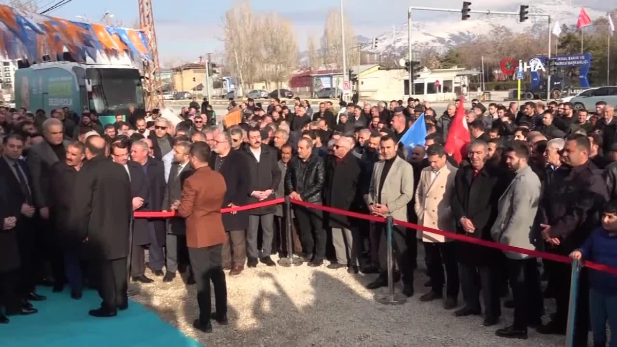 Edremit\'te AK Parti\'nin seçim koordinasyon merkezi törenle açıldı