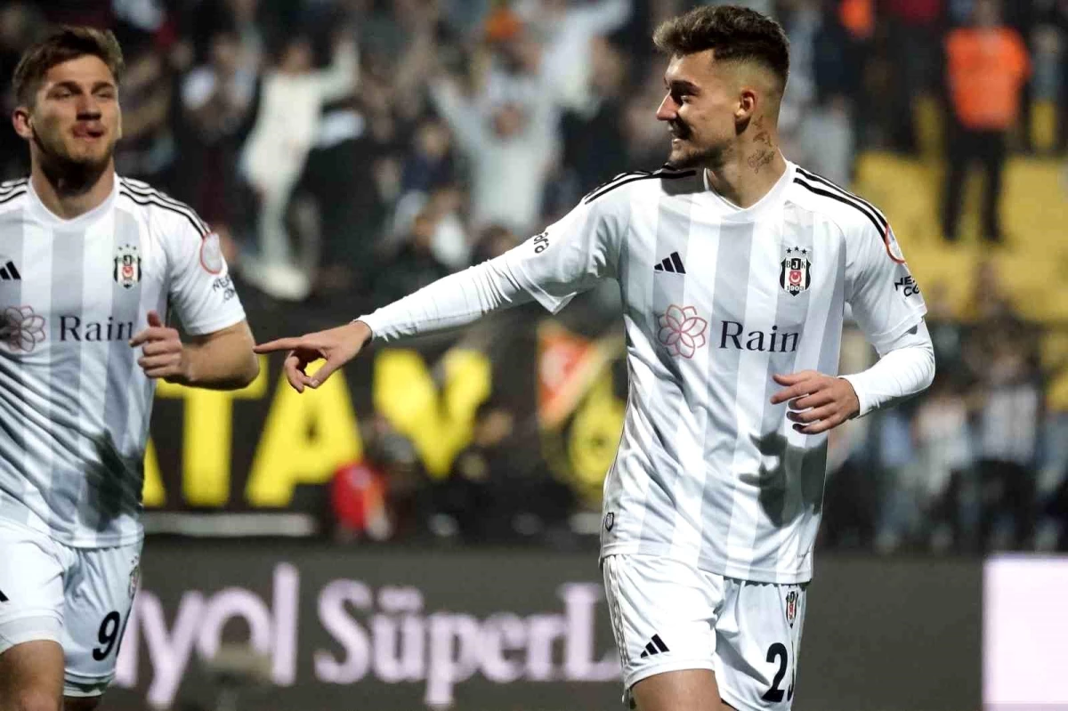 Beşiktaş\'ın Arnavut oyuncusu Ernest Muçi, İstanbulspor maçında ilk golünü attı